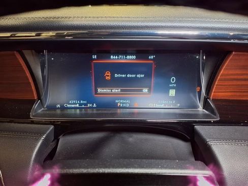 Used 2023 Lincoln Navigator Reserve AWD/4WD image 12