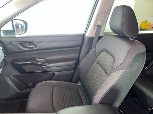 Used 2025 Nissan Pathfinder SV AWD/4WD image 26