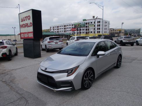 Used 2022 Toyota Corolla SE FWD image 1