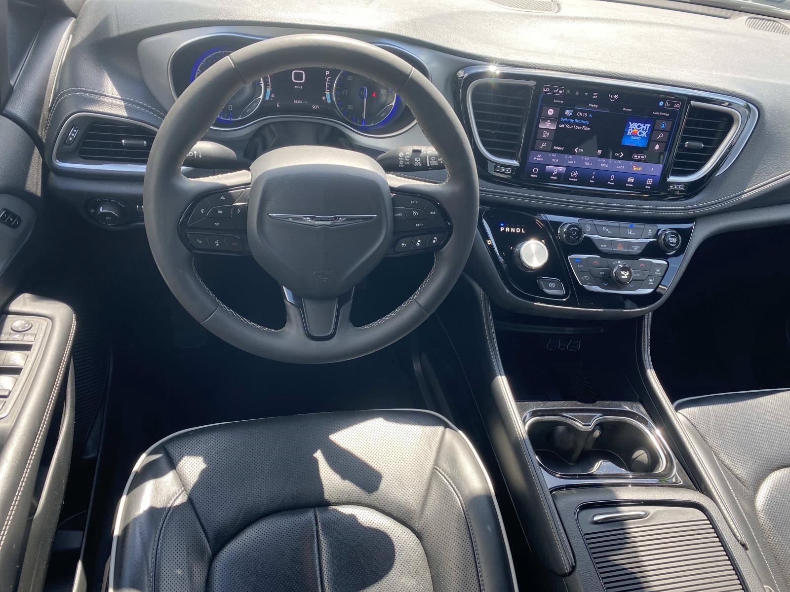Used 2025 Chrysler Pacifica Limited FWD image 18