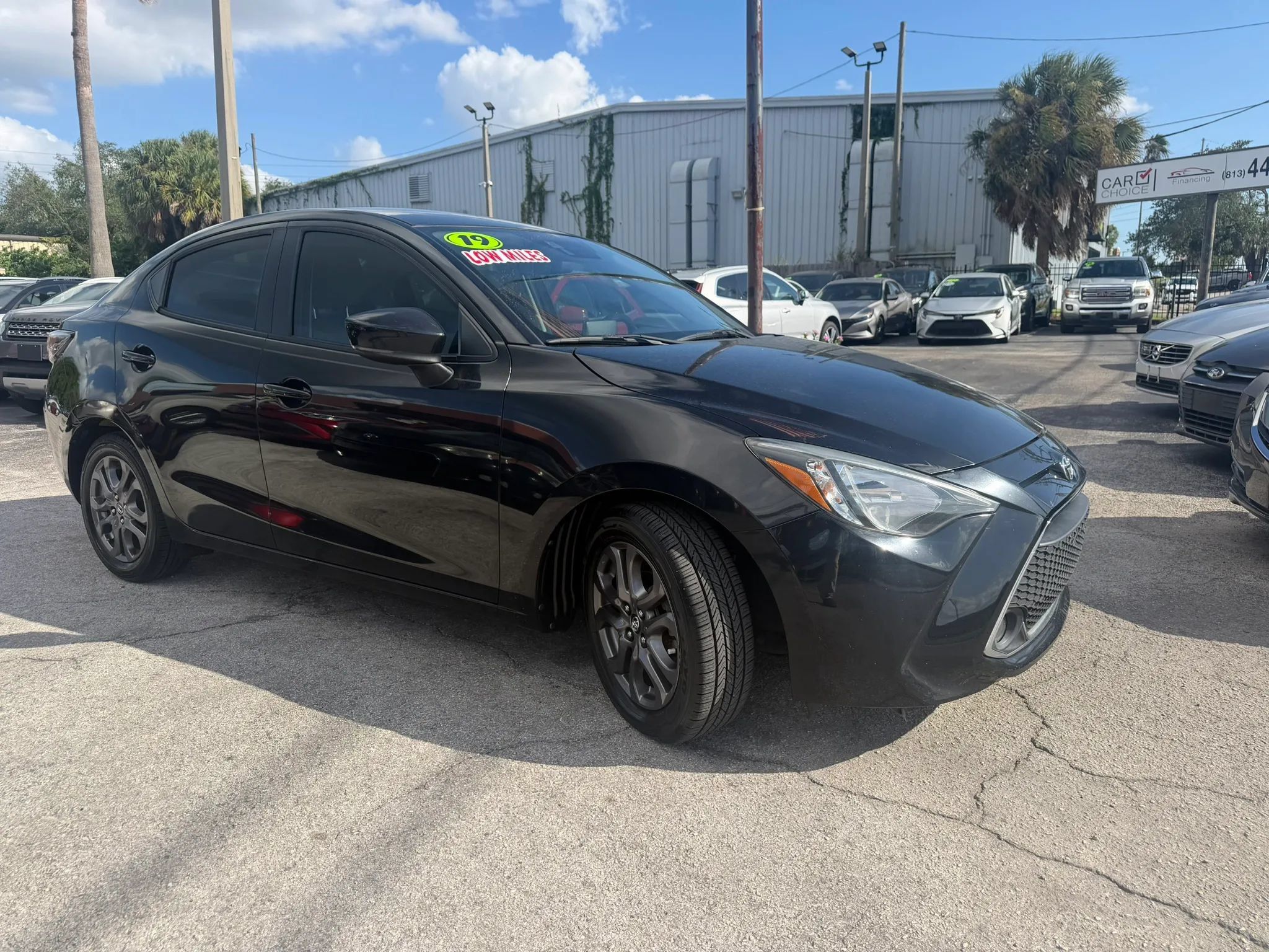 Used 2019 Toyota Yaris LE FWD image 3