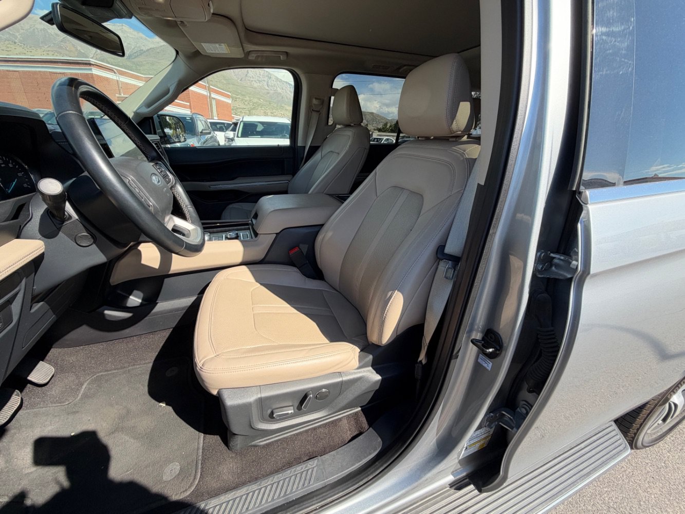 Used 2023 Ford Expedition Limited AWD/4WD image 16