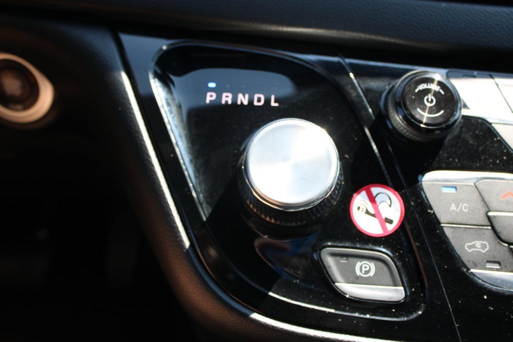 Used 2025 Chrysler Pacifica Select FWD image 44