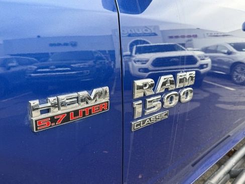 Used 2019 RAM 1500 Classic SLT w/ Luxury Group image 11