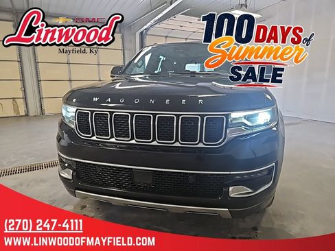 Used 2022 Jeep Wagoneer Series III w/ Premium Group I AWD/4WD image 3