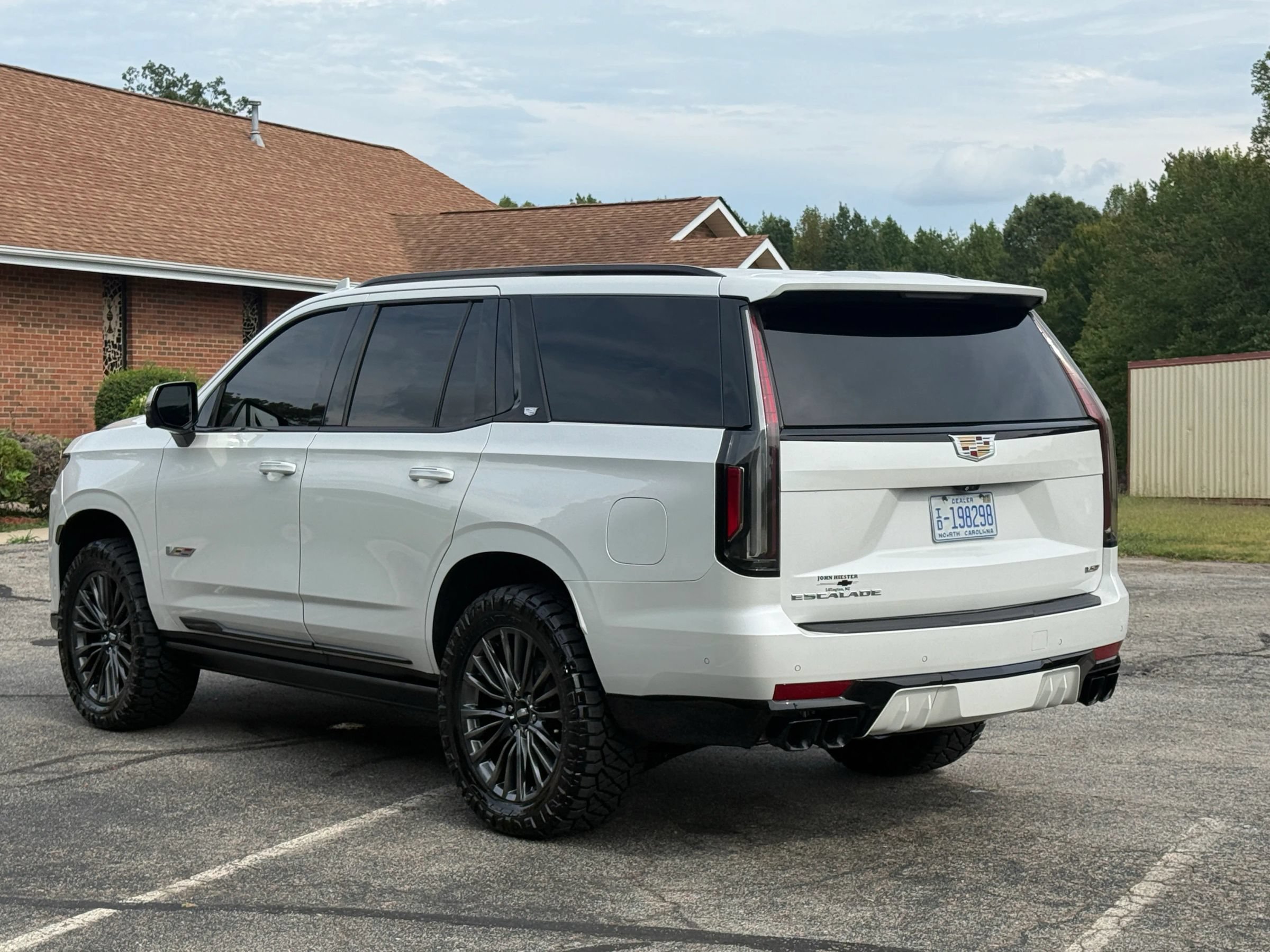 Used 2023 Cadillac Escalade V AWD/4WD image 5