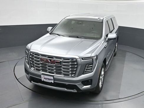 Used 2025 GMC Yukon XL Denali AWD/4WD image 38