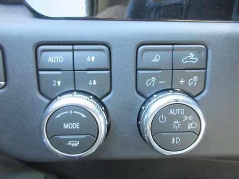 New 2026 GMC Sierra 2500 SLT w/ SLT Premium Package AWD/4WD image 17