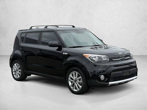 Used 2018 Kia Soul + FWD image 3