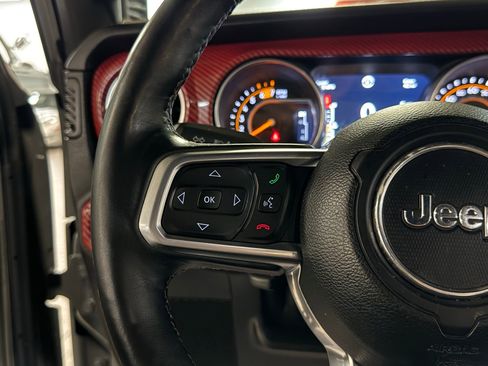 Used 2018 Jeep Wrangler Unlimited Sahara image 41