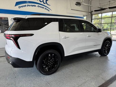 Used 2025 Chevrolet Traverse LT w/ Midnight/Sport Edition AWD/4WD image 12