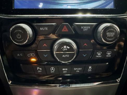 Used 2020 Jeep Grand Cherokee Altitude image 23