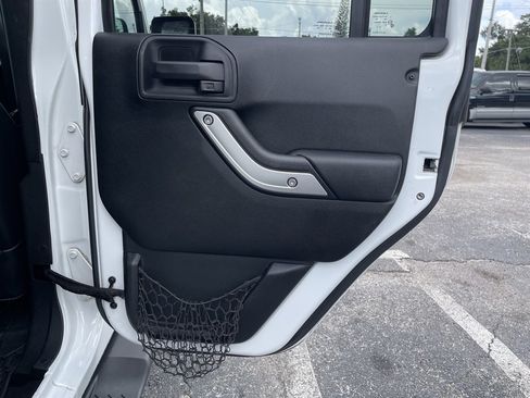 Used 2015 Jeep Wrangler Unlimited Sahara AWD/4WD image 34