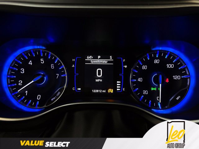 Used 2020 Chrysler Pacifica Touring-L w/ Tire & Wheel Group FWD image 9