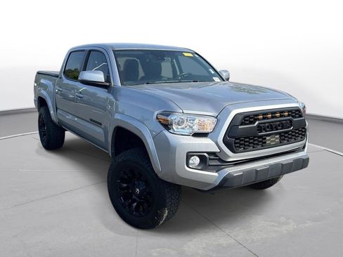 Used 2022 Toyota Tacoma SR5 w/ Technology Package AWD/4WD image 4