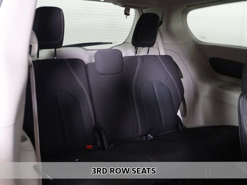 Used 2023 Chrysler Voyager LX FWD image 5