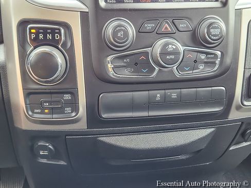 Used 2019 RAM 1500 Classic SLT w/ Luxury Group AWD/4WD image 14