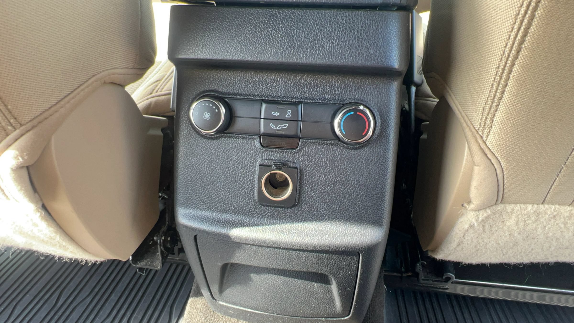 Used 2017 Ford Explorer XLT FWD image 28