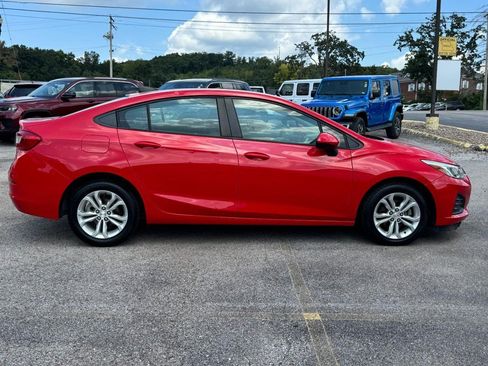 Used 2019 Chevrolet Cruze LS w/ LS Convenience Package FWD image 2