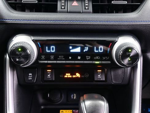 Used 2025 Toyota RAV4 XSE w/ Advanced Technology Package AWD/4WD image 21