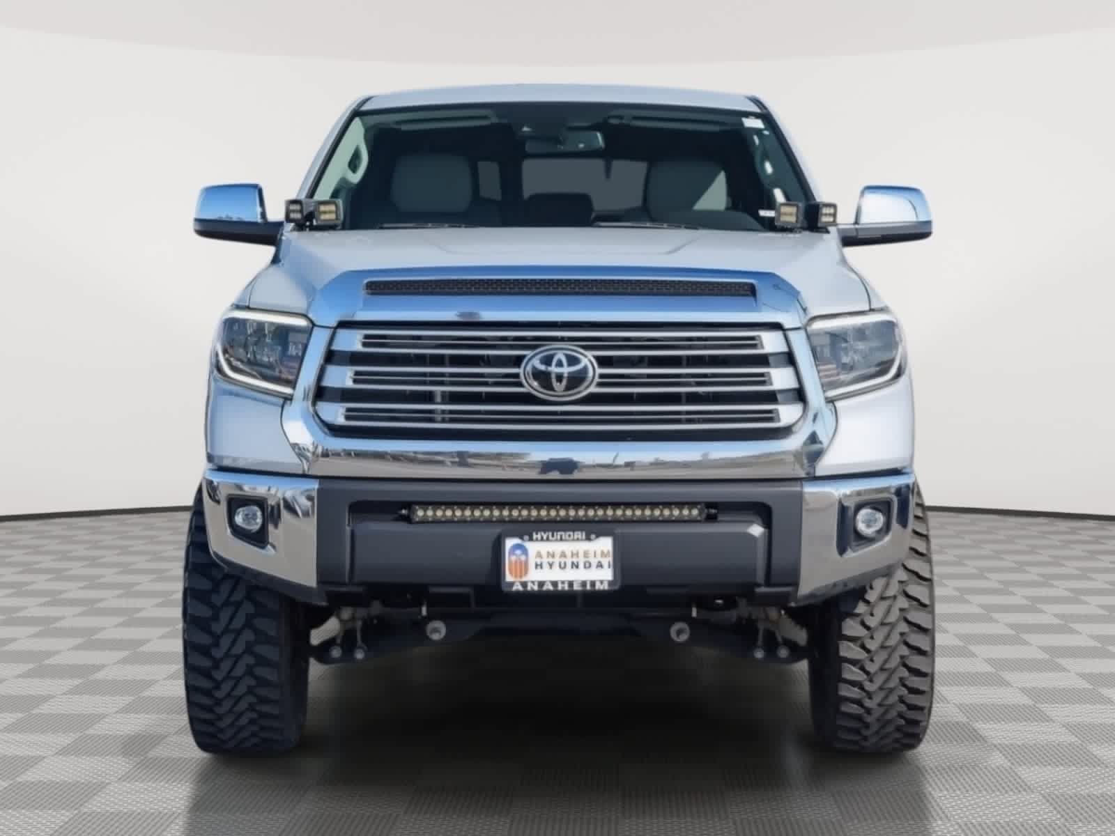 Used 2020 Toyota Tundra Limited w/ Limited Premium Package AWD/4WD image 2