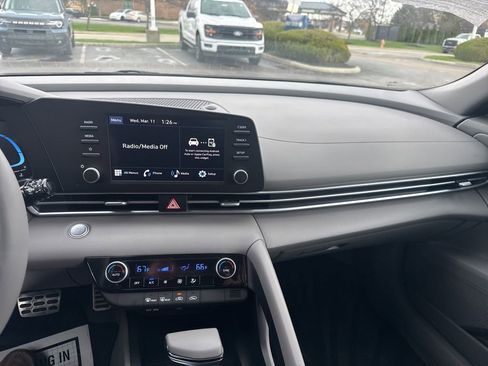 Used 2025 Hyundai Elantra Sport image 33