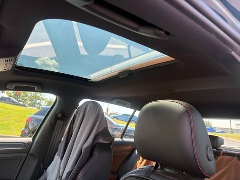 Used 2019 Volkswagen GTI SE FWD image 26