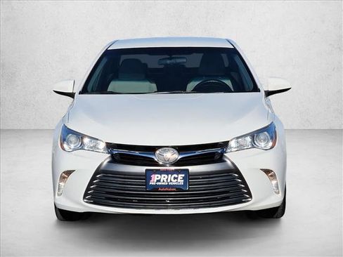 Used 2016 Toyota Camry LE image 2