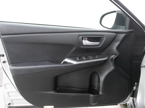 Used 2017 Toyota Camry LE FWD image 18