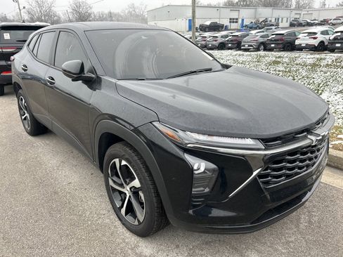 Used 2024 Chevrolet Trax RS image 3