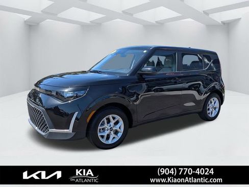 Used 2025 Kia Soul LX w/ LX Technology Package FWD image 7