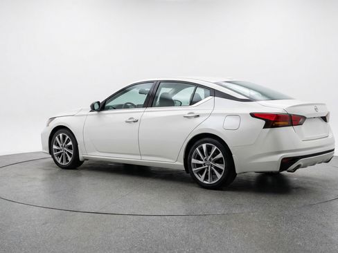 Used 2025 Nissan Altima 2.5 SV image 6