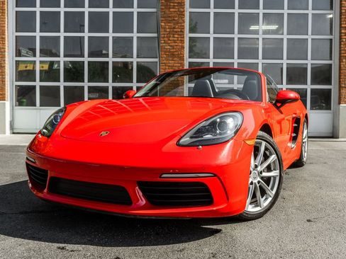 Used 2024 Porsche 718 Boxster w/ Premium Package RWD image 3