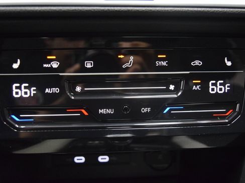 New 2025 Volkswagen Taos SE image 13