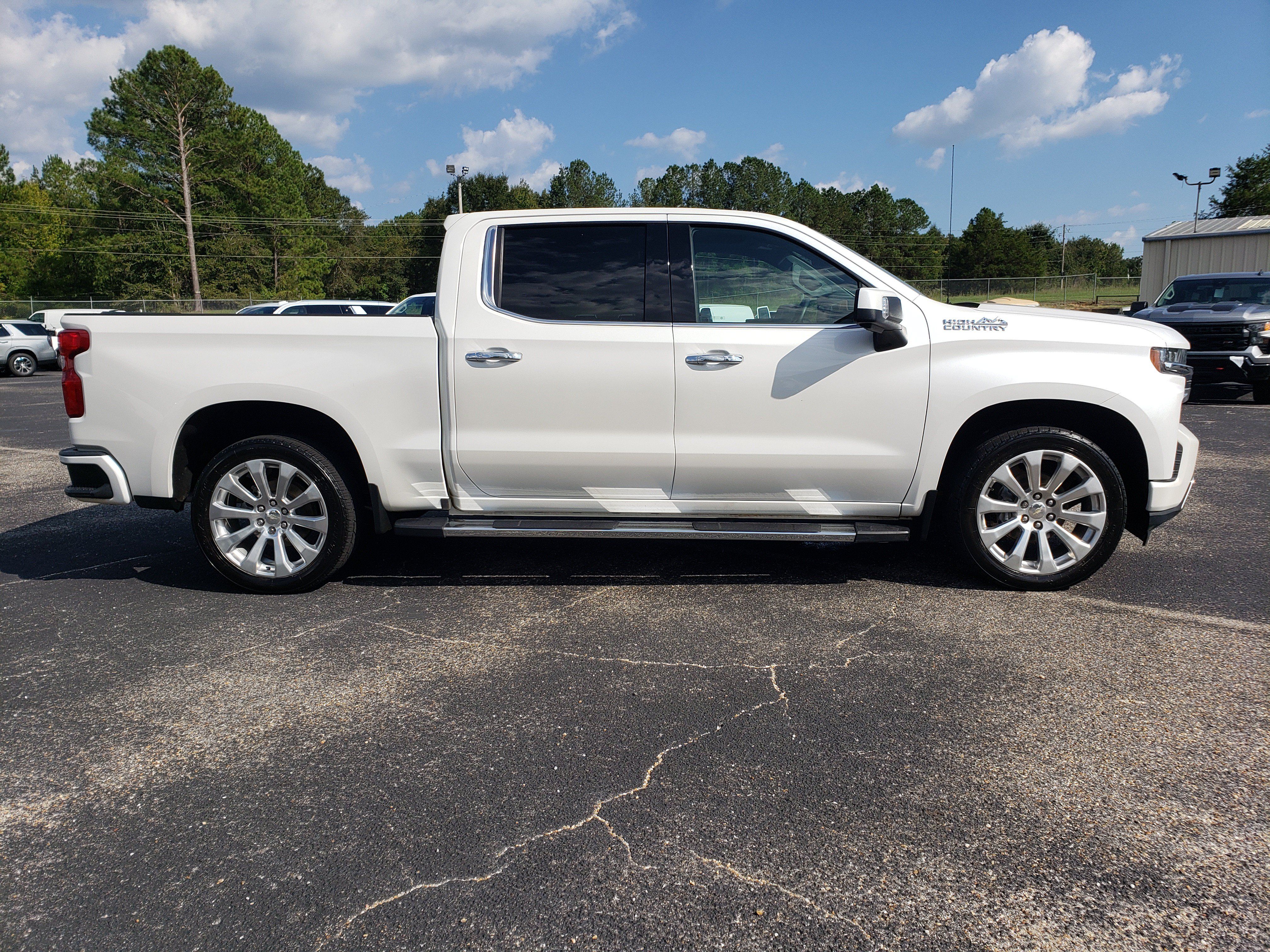 Used 2019 Chevrolet Silverado 1500 High Country w/ Technology Package AWD/4WD image 5