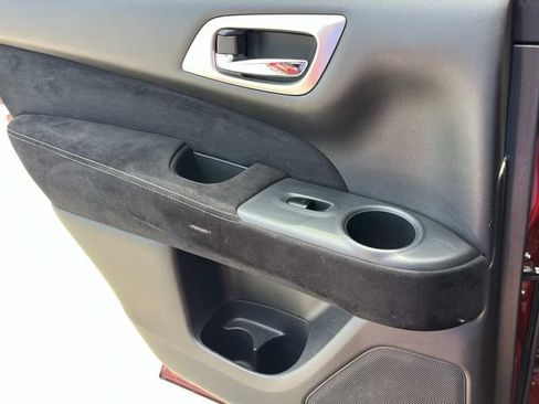 Used 2015 Nissan Pathfinder SV FWD image 17