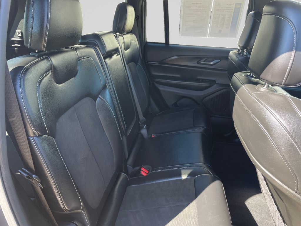 Used 2024 Jeep Grand Cherokee Altitude AWD/4WD image 14