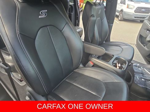 Used 2022 Chrysler Pacifica Touring-L w/ S Appearance Package FWD image 10