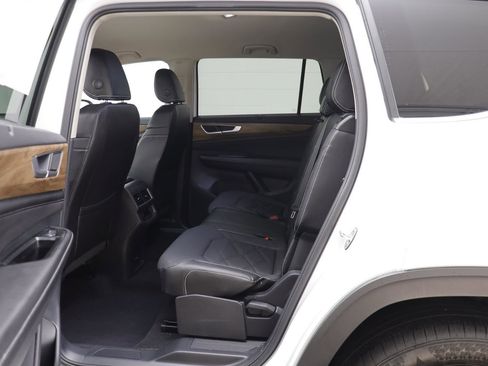 Certified 2024 Volkswagen Atlas SE w/ Black Wheel Package image 12