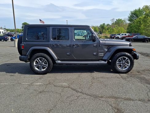 Used 2019 Jeep Wrangler Unlimited Sahara AWD/4WD image 10