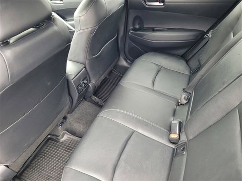 Certified 2025 Toyota Corolla Cross XLE image 11