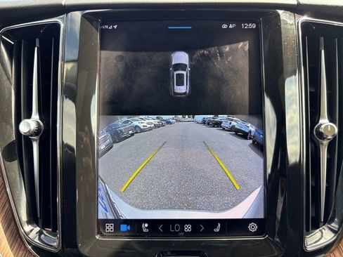 Used 2022 Volvo XC60 B5 Momentum w/ Advanced Package image 21