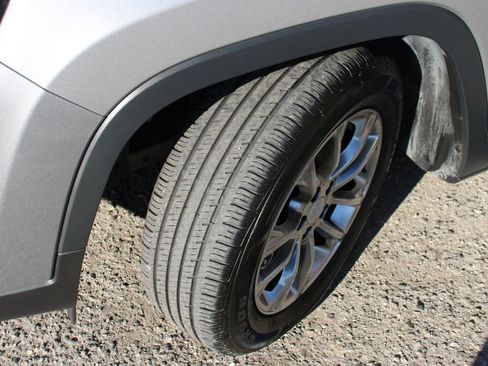 Used 2021 Jeep Cherokee Latitude Lux image 40