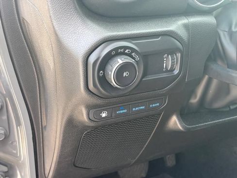 Used 2023 Jeep Wrangler Unlimited Sahara w/ Cold Weather Group AWD/4WD image 7