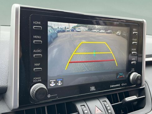 Used 2020 Toyota RAV4 XLE Premium image 20