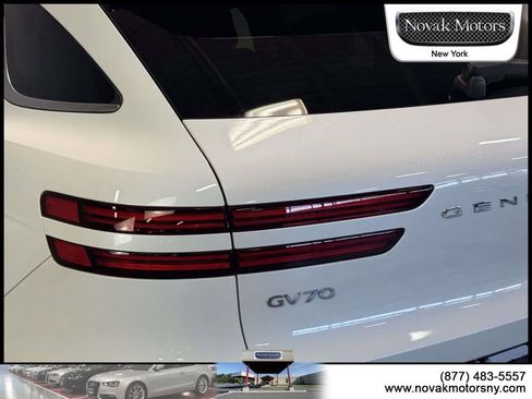 Used 2025 Genesis GV70 2.5T AWD/4WD image 9