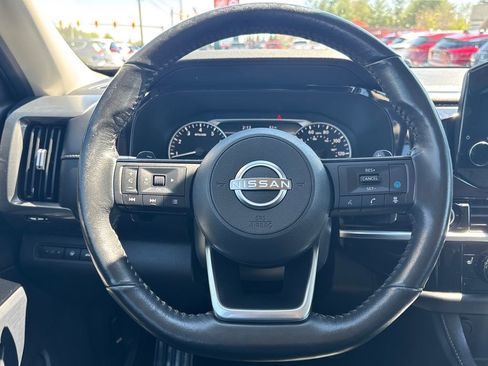 Used 2023 Nissan Pathfinder SL AWD/4WD image 15