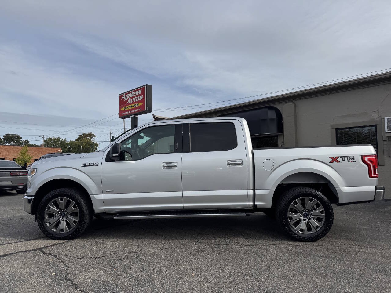Used 2016 Ford F150 XLT w/ Equipment Group 301A Mid AWD/4WD image 5