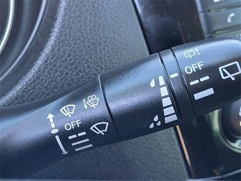 Used 2019 Nissan Rogue S image 32