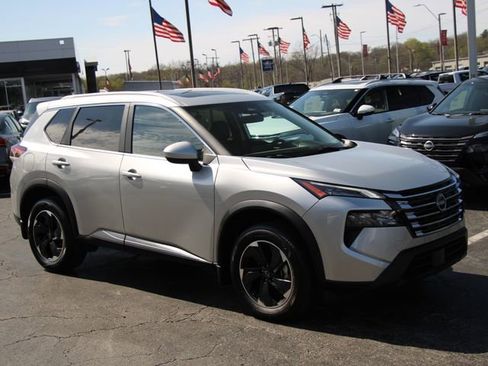 Certified 2024 Nissan Rogue SV w/ SV Premium Package AWD/4WD image 12